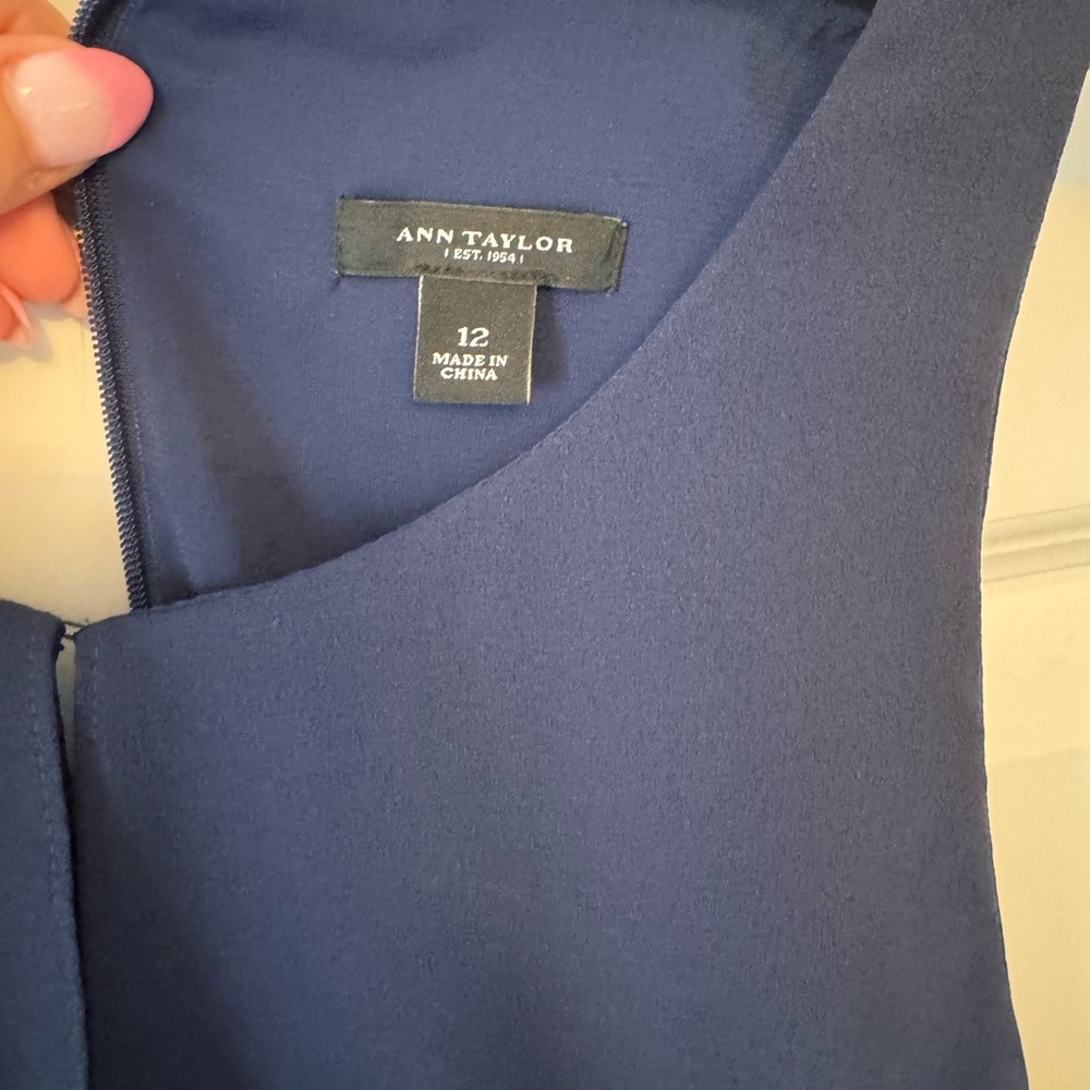 Ann Taylor keyhole sleeveless blouse navy - Picture 3 of 6